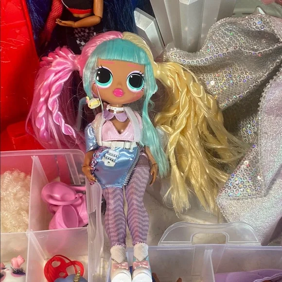 Bundle of L.O.L. Surprise! Pink and Blue Dolls with Accessories - Picture 9 of 10